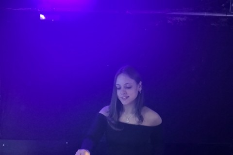DJ Hellen Brejan: beleza, talento e energia que conquistam a cena noturna!