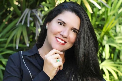 Joana Teixeira é homenageada na Academia Petropolitana de Letras